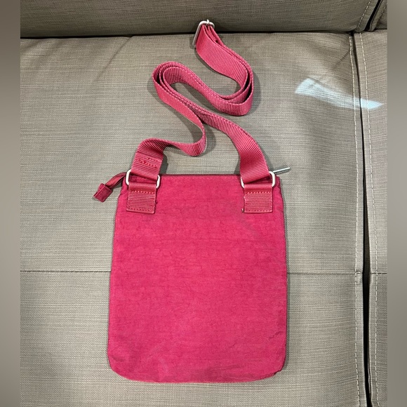 Baggallini Burgundy/Raspberry Color Crossbody 3-Zipper Bag - Picture 5 of 11